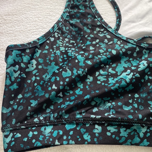 XL SPORTS BRA Black & shades of green racer style back size 12- 14 best fit NWOT - Picture 2 of 6